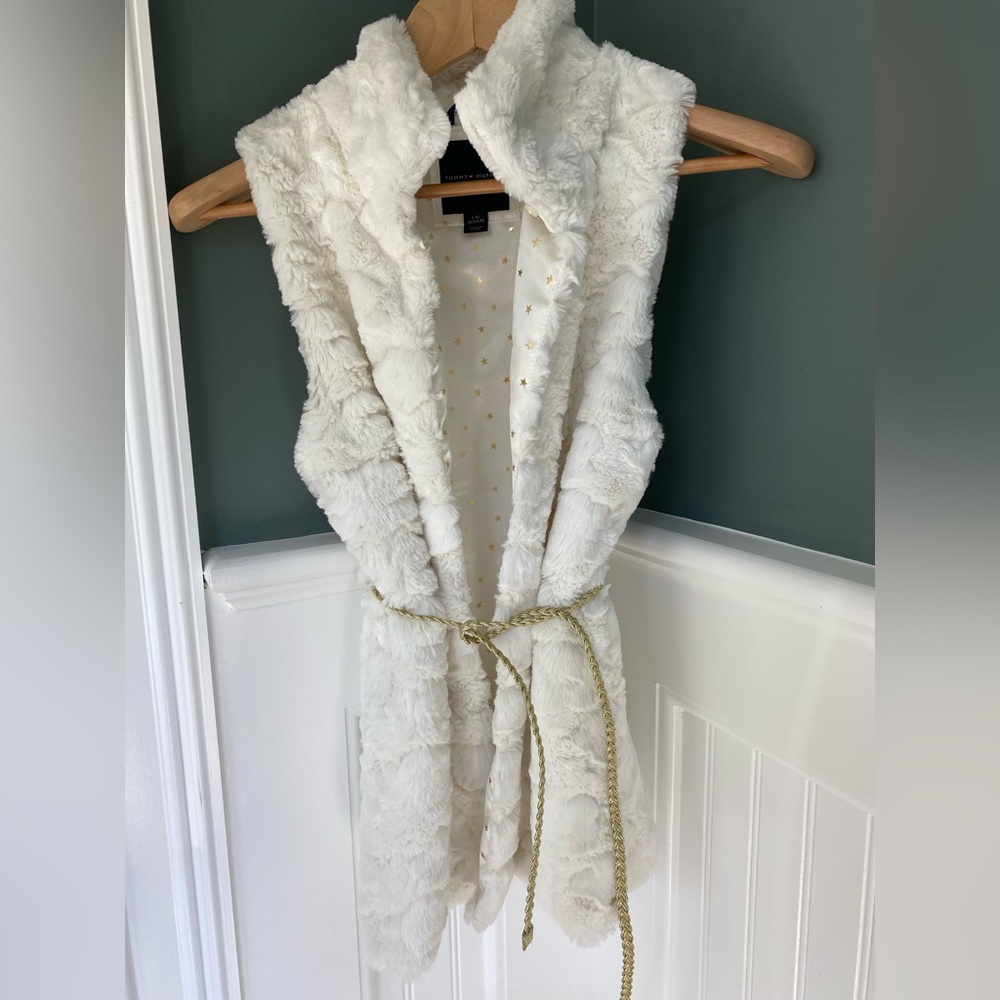 White Tommy Hilfiger vest w gold belt.  Size 12/14.  Like new.